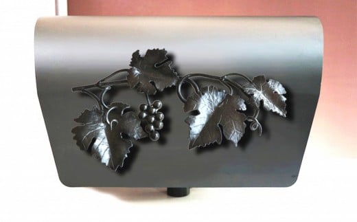 郵便 ポスト 鉄製 アイアンポスト 縁結び黒の葡萄 切り株台付き ハンドメイド 受注生産 オーダーメイド 新築祝い お祝い 贈り物 ON007