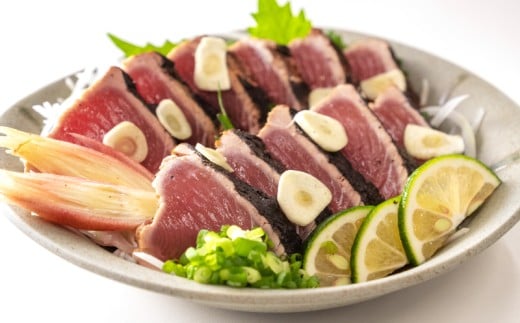 わら焼き かつおのタタキ 800g ～ 1kg 産地直送 小島水産 新鮮 こだわり 逸品 タレ にんにく 付き 小分け 真空 個包装 高知 土佐 年末年始 鰹 タタキ 藁焼き カツオ おつまみ おかず 晩ごはん 刺身 新鮮 訳あり 高知県 須崎市 KS003x 800g～1kg