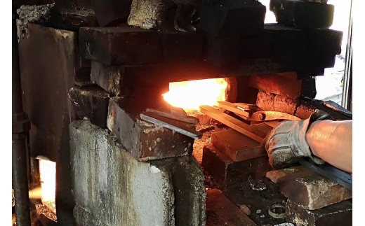 日本三大刃物 土佐打ち刃物 出刃包丁 16.5cm 迫田刃物 鍛冶職人 鍛造包丁 プロ 包丁 キッチン 日用品 青紙2号 青鋼 白紙2号 白鋼 手造り 手砥 高知県 須崎市 SD013-x 青紙2号 16.5cm