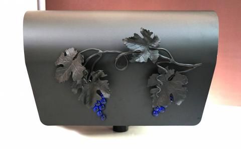 アイアンポスト【繁栄の青い葡萄】切り株台付き【ネーム入り】 【おしゃれ】