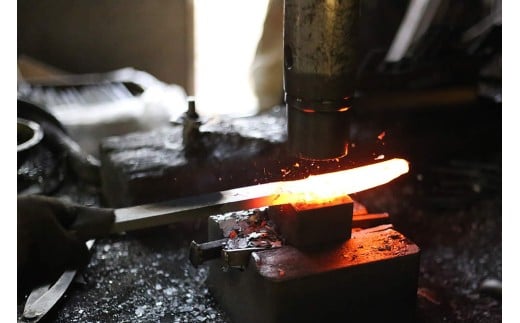 【 土佐打刃物 】 万能包丁 18cm 砥石 4種 セット 牛刀型 ステンレス 複合鍛造物 日本三大刃物  舟行型 万能 包丁 キッチン 用品  高知県 須崎市