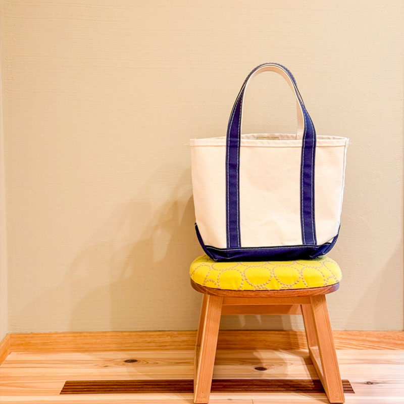 子どものいす （ 無地 】 ( まごまごの椅子 子供用 キッズ用 チェア ダイニング インテリア 玄関 木製 腰掛 イス 無垢材 杉 ホワイトアッシュ 家具 おしゃれ 人気 おすすめ 新生活 一人暮らし 国産 】