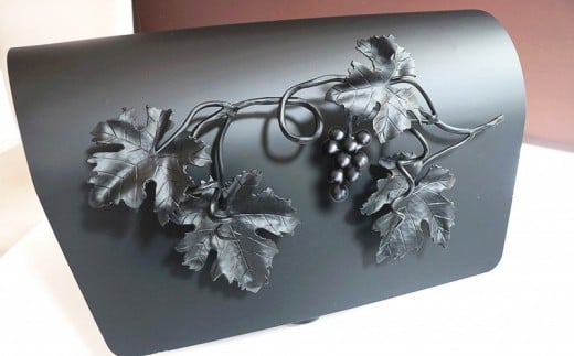 郵便 ポスト 鉄製 アイアンポスト 縁結び黒の葡萄 切り株台付き ハンドメイド 受注生産 オーダーメイド 新築祝い お祝い 贈り物 ON007