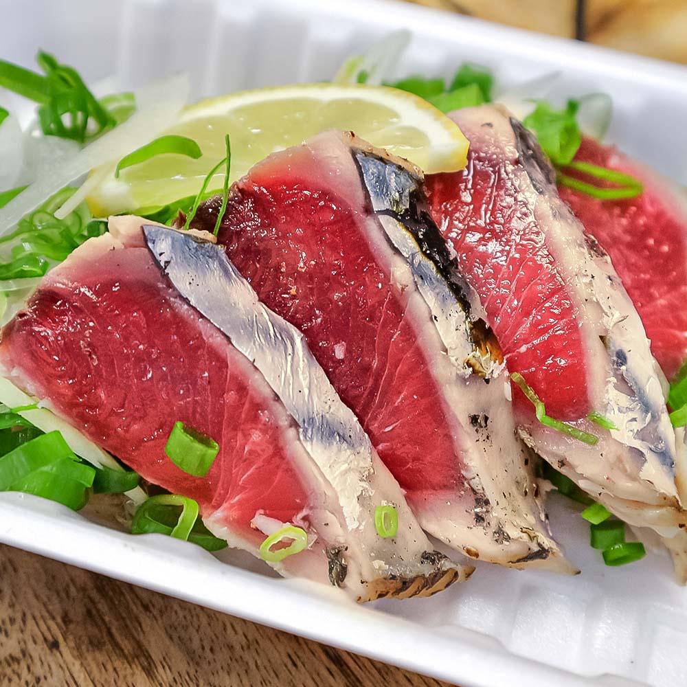 日戻りかつおのたたき 初鰹（2～3節 約550g）薬味３種・特製ぽん酢付 鰹 カツオ たたき 藁焼き 高知 直送 刺身 お刺身 藁焼きタタキ 鰹のタタキ 高知 名物 本場 タタキ 魚 ワラ焼き 冷蔵配送【R01458】