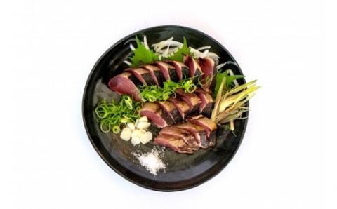 土佐の藁焼き カツオのたたき 冷凍 ２節（計約700g～）漁師町伝統タレ・にんにく・ネギ付 鰹 かつお 刺身 タタキ おつまみ おかず 惣菜 新鮮 海鮮 魚介 真空 冷凍 配送【R00517】