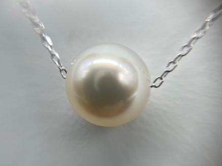あこや本真珠(バロック真珠）8ミリ珠＆ミラーボールの「スルーペンダント」(ホワイトゴールド)パール ネックレス ジュエリー ケース付 ギフト 可愛い お洒落 6月誕生石 宝石【R00710】