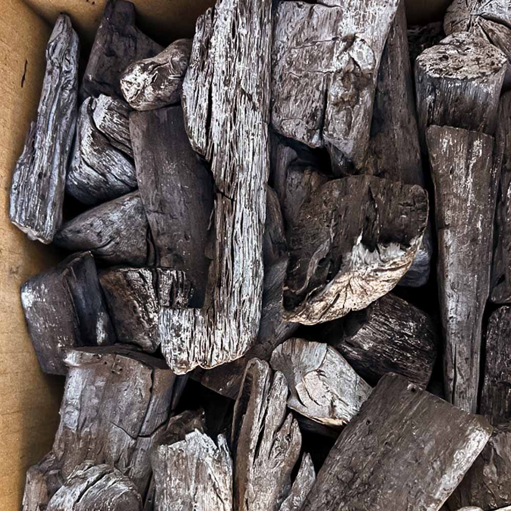 土佐備長炭 1箱×4kg ウバメガシ 姥目樫 木炭 キャンプ アウトドア バーベキュー BBQ 七輪 炭火焼き 防災グッズ ストーブ 囲炉裏 インテリア 除湿 消臭 国産【R01312】