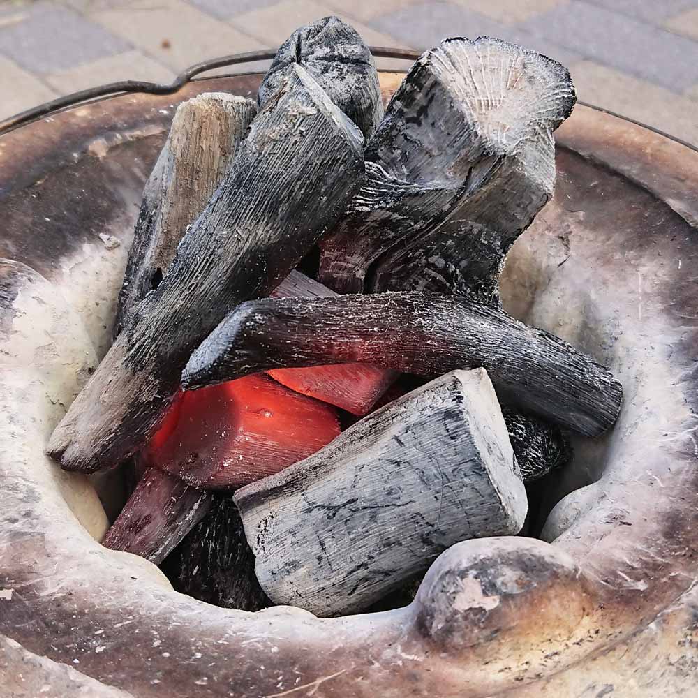 土佐備長炭１箱12kg（一級/丸割混合）ウバメガシ 姥目樫 木炭 キャンプ アウトドア バーベキュー BBQ 七輪 炭火焼き 災害備蓄 防災グッズ ストーブ 囲炉裏 除湿 消臭 国産【R01365】