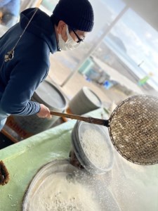 浜口海産物店のちりめんじゃこ（140ｇ× 6袋）総量840g 満腹セット シラス 無添加 釜揚げ しらす丼 ちりめん丼 天日干し しらす丼 新鮮 海鮮 天然 カルシウム おつまみ 魚 こども 健康 送料無料 冷凍配送 小分け 個包装【R01079】