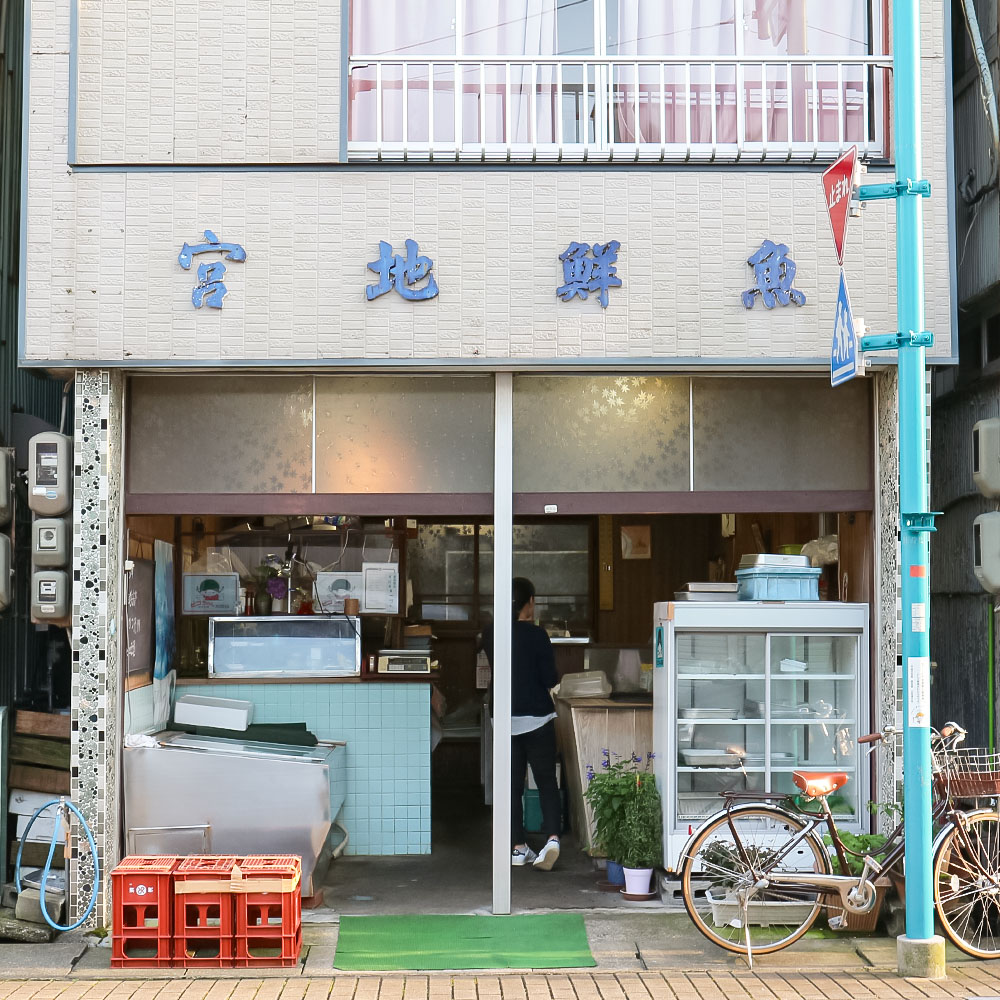 日戻りかつおのたたき 初鰹（2～3節 約550g）薬味３種・特製ぽん酢付 鰹 カツオ たたき 藁焼き 高知 直送 刺身 お刺身 藁焼きタタキ 鰹のタタキ 高知 名物 本場 タタキ 魚 ワラ焼き 冷蔵配送【R01458】