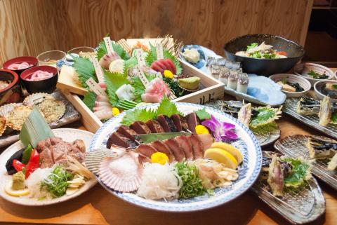 土佐清水ワールドお食事券（9,000円分）グルメ券 利用券 魚貝 郷土料理 海鮮料理 居酒屋 藁焼きカツオのたたき 刺身 東京大阪兵庫で使えるチケット券【R00643】