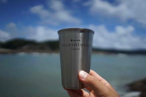 スノーピーク土佐清水キャンプフィールド宿泊券（1泊 大人2名）～住箱+SP土佐清水限定ECOカッププラン～旅行券 トラベル エコカップ2個の特典付【R00725】