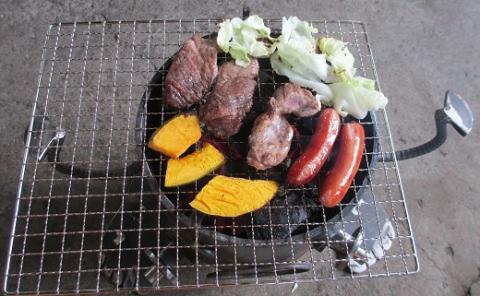 鋼板製ロボット型 七輪 「しち衛門」アウトドア BBQ バーベキュー レジャー キャンプ 卓上 コンロ 防災グッズ 炭火焼き レジャー用品 インテリア ユニーク オリジナル 送料無料【R00739】