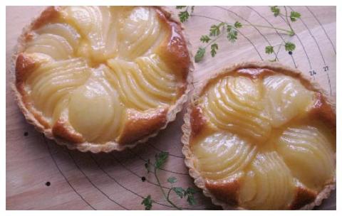 【ギフトにもおすすめ】甘さ控えめ・こだわり素材の「サクサク洋梨焼きタルト」R5-690G