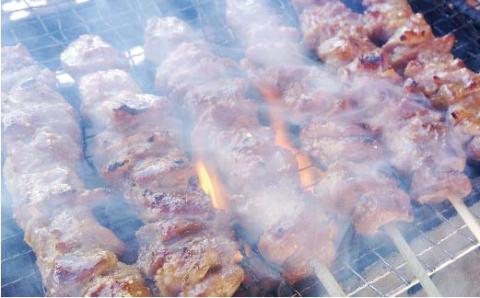 秘伝のタレに漬け込んだ「しまん豚(とん)」のやみつき豚はらみ串5本(約400ｇ)セット R5-038