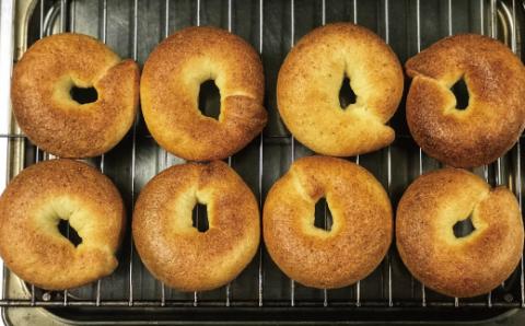 【Cafe リノ】高知県産のおからを使ったもちもちベーグル（プレーン）16個セット R5-076