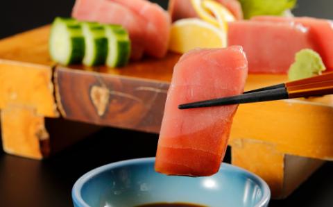 お刺身や漬け丼に！　天然まぐろ　キハダマグロ（赤身）約600g　刺身：2～3人前 R5-999