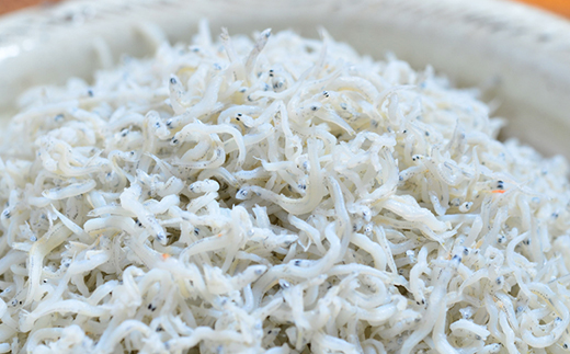 【 お試し 容量 】 ふんわりしらすちりめん 235g 少量 おためし 冷凍 冷凍便 海の幸 シラス しらす 魚介 海産物 シーフード おかず ご飯のお供 ごはんのおとも 惣菜 食卓 グルメ お取り寄せ ギフト お中元 お歳暮 贈答 包装対応 のし対応