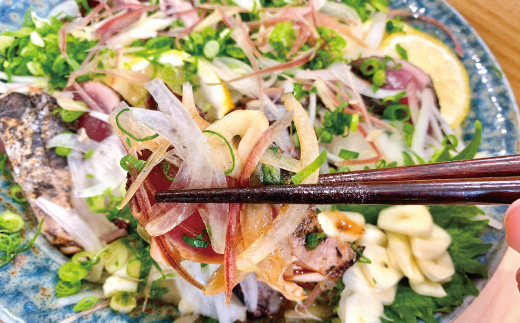 魚市場 の目利きが 厳選 本場 高知 の カツオのタタキ 約350～400g（ 節 タレ付き 血合い抜き ） 冷凍 海鮮 海の幸 魚 魚介 かつお カツオ 鰹 たたき タタキ グルメ 新鮮 ごちそう おかず 高知県 四万十市 四万十 しまんと