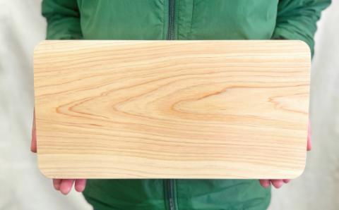 ちょっとスリムなサイズが使いやすい！大工職人が作った四万十ヒノキのまな板 R5-226
