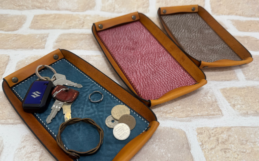 手縫いの本革「オリジナル 革トレイ」【カラー：ダークブラウン】上質 職人 手作り レザー 革 牛革 革製品 レザートレイ 小物入れ 収納 インテリア シンプル おしゃれ ギフト プレゼント 贈り物 高知県 四万十市 四万十 しまんと ダークブラウン