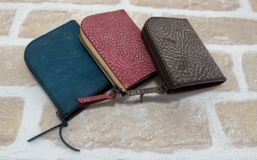 手縫いの本革「L字ファスナー ミニ財布」【カラー：ダークブラウン】上質 職人 手作り レザー 革 牛革 革製品 財布 ミニウォレット 二つ折り財布 シンプル おしゃれ ギフト プレゼント 贈り物 高知県 四万十市 四万十 しまんと ダークブラウン