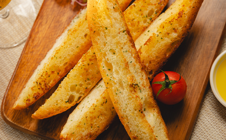 濃厚な香りがたまらない！ガーリックトースト 20本セット - 送料無料 パン ぱん バゲット バケット 食品 朝食 昼食 夕食 夕飯 にんにく ニンニク おやつ おつまみ 夜食 香南市 tb-0011