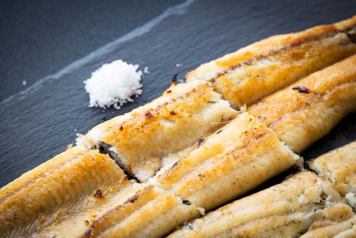 吉川水産 高知県産うなぎの白焼特大サイズ(180～210g)×1尾 タレ付き 自宅用エコ包装 yw-0042