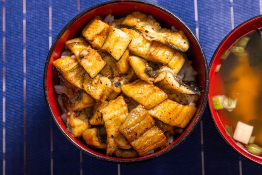 高知県産うなぎの白焼き きざみうなぎ 50g×4袋 蒲焼のタレ付き yw-0095