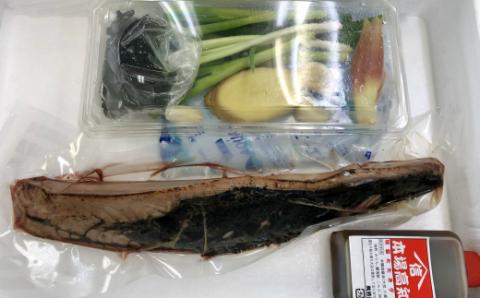 四国一小さな町のわら焼き土佐の鰹タタキ1節