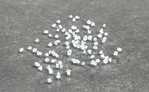 田野屋紫蘭の完全天日塩 清流安田川が育む土佐の海と太陽で育てた｢コクと余韻｣大粒100g×3個 田野屋紫蘭 塩 完全 天日塩 セット コクと余韻 大粒 100g 3袋 しお 荒塩 あら塩 食塩 詰め替え ミネラル 土佐 人気 年末年始 クリスマス プレゼント 高知県 安田町 TN-02