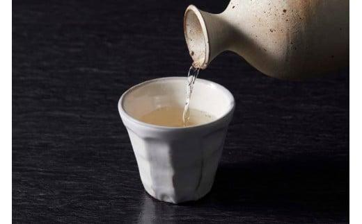 特別純米｢南｣一升瓶 土佐の地酒 南 特別純米 一升瓶 1.8L 米麹 辛口 冷酒 熱燗 純米酒 純米 お酒 酒 おさけ 選べる 配送 常温 冷蔵 ギフト お祝い お中元 お歳暮人気 年末年始 クリスマス プレゼント  高知 安田町 南酒造 MN-04