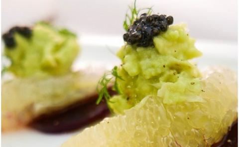 熟成キャビア（30g）ブラックジュエル化粧箱入り シェルスプーン付 チョウザメ 卵 魚卵 高知県産 【koyofr】卵一粒に旨みが凝縮【geiseiymt】〈高知市共通返礼品〉