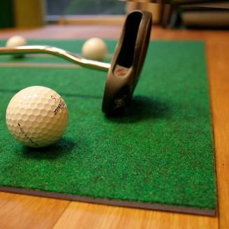 ゴルフ練習用・最高速EXPERTパターマット45cm×5mと練習用具（距離感マスターカップ、まっすぐぱっと、トレーニングリング付き）（土佐カントリークラブオリジナル仕様）【TOSACC2019】〈高知市共通返礼品〉 - 45cm×5ｍ