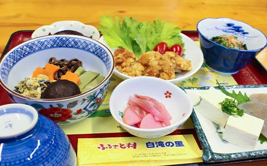 白滝の里ペア宿泊券（ペンションタイプ・2食付き） リノベーション 白滝小学校 山小屋 鉱山 チケット 大川黒牛 はちきん地鶏 ふるさと料理 高知県 大川村 F6R-118