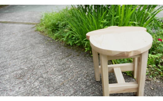 どんぐりイス 1脚 受注生産 スギ材 スツール いす 椅子 手作り 木製 ハンドメイド F6R-032