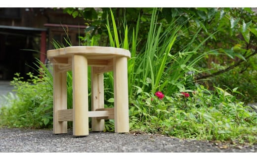 葉形イス 1脚 受注生産 スギ材 スツール いす 椅子 手作り 木製 ハンドメイド F6R-033