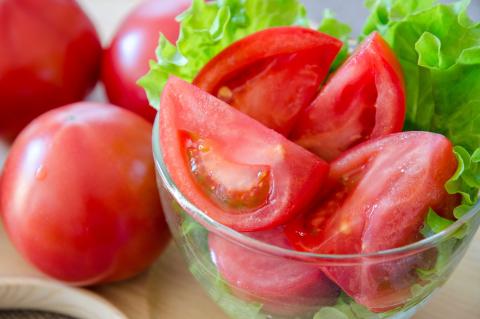 石垣トマト　Ｓランク（糖度8～10度）　１箱６個入り(1kg～2kg)２箱セット　※令和４年５月下旬まで受付中