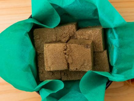 0070405濃厚生チョコレート 茶のつぼみ（ほうじ茶）