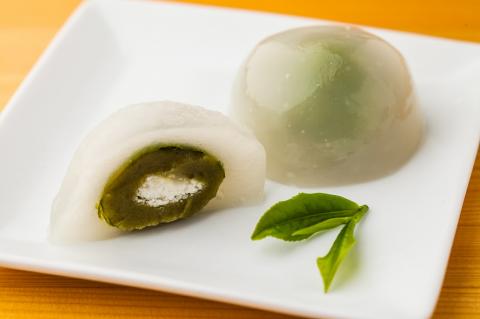 0130403池川茶園のお手軽スイーツセット-2　 （ロールケーキ　ほうじ茶）+（ぷるぷるみずもち）