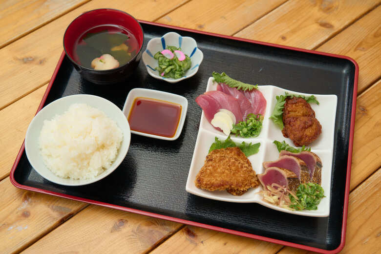 とみぃの台所 お食事クーポン 高知 久礼 かつおのたたき 生鰹 本場 新鮮 タタキ 鰹のタタキ 食事券 クーポン 観光 大正町市場