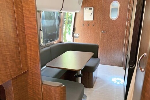 【 大自然で深呼吸 】 四万十源流の里 3名用 エアストリーム 1棟貸し 宿泊券 高知 四万十 源流 宿泊 観光 自然 チケット 旅行券