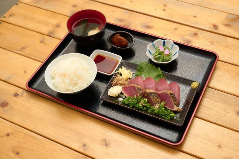 かつお 一本 食べ尽くし お食事クーポン 高知 久礼 かつおのたたき 生鰹 本場 新鮮 タタキ 鰹のタタキ 食事券 クーポン 観光 とみぃの台所 大正町市場