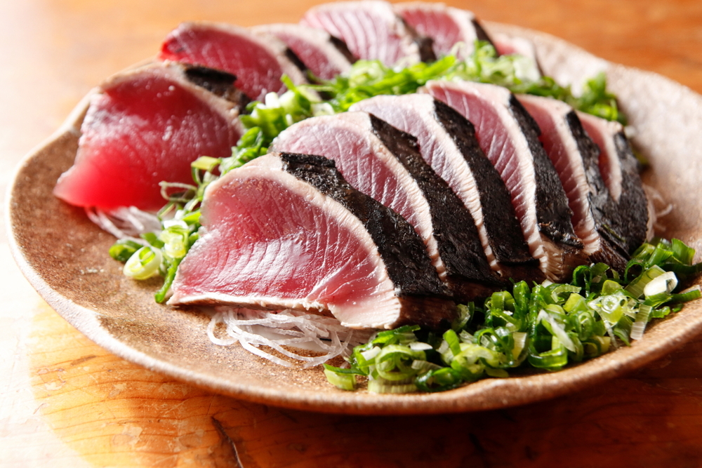 大正町市場で土佐久礼かつお 藁焼きタタキ体験 ( タタキ1人前・ごはん・みそ汁付き ) 高知 久礼 大正町市場 かつおのたたき わら焼き 日戻り 生鰹 本場 新鮮 タタキ 鰹のタタキ 体験 観光