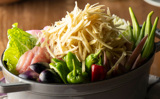 【定期便全3回 2ヶ月毎にお届け】 四万十鶏 カットでかんたん時短セット ( もも肉 300g × 6パック ) 1800g 1.8kg 鶏肉 とり肉 もも 小分け 国産 切り身 冷凍 【定期便3回】カット済み もも 1.8kg