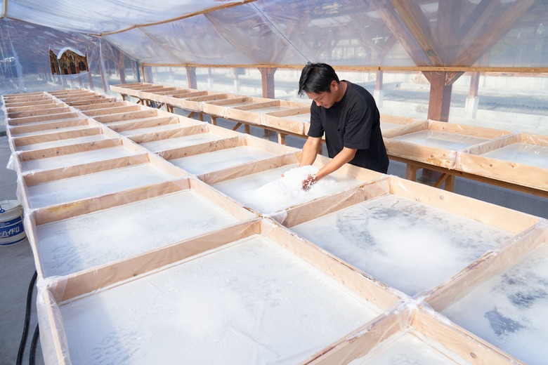 土佐久礼太陽塩　白モデル・赤モデル２種セット 天日塩 しお 塩 小川製塩所 太陽 久礼