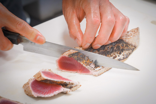 【初鰹 先行予約】 元かつお一本釣り漁師がつくる! 〈 生 〉 かつおの炙り焼き タタキ ( 2～3人前 ) 冷蔵 高知 久礼 とみぃの台所 かつおのたたき タレ付き 日戻り 生鰹 本場 新鮮 タタキ 鰹のタタキ