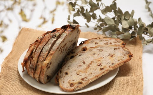 【定期便／3回】イチジク入り☆限定！贅沢パン 天然酵母 パン ワインとの相性抜群 レーズン くるみ フィグ レザン どっしり きめが細かい ハードパン 自家製酵母 350g×2個を3回連続でお届け！