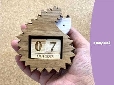 ハリネズミ カレンダー 置き型 万年 一輪挿し 花瓶 試験管付き デコレーション付 限定 永年カレンダー キューブカレンダー クリスマススペシャル