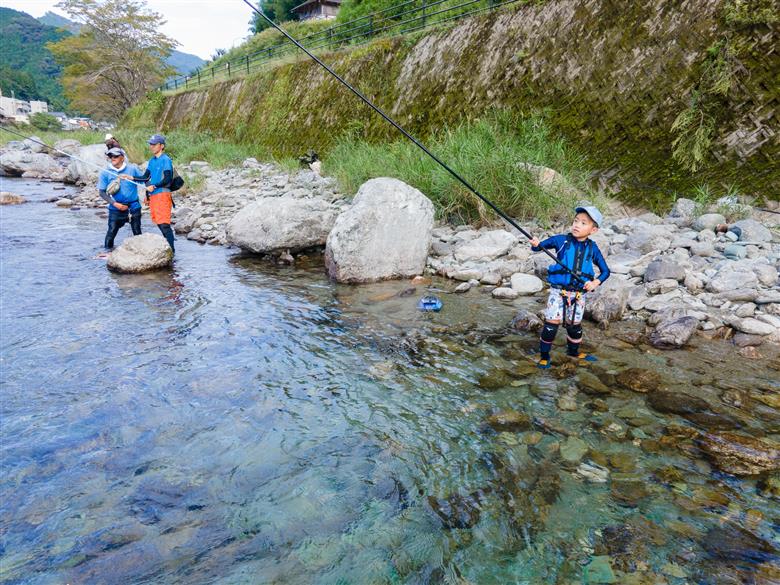 【大人1名用】手ぶらでOK！仁淀川で鮎の友釣り体験（ガイド付）